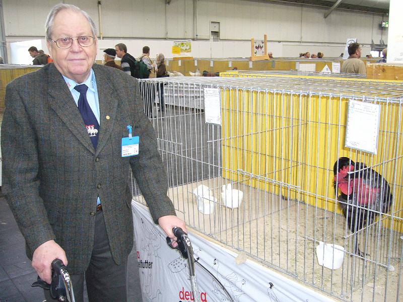 Hannover 2008 219.jpg - Peter Risch mit seinen Nackthälsen